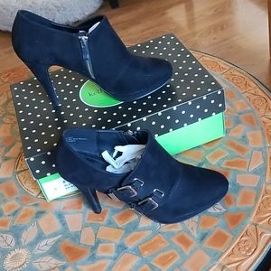 Kelly & Katie Black KK Ronny Bootie - 8